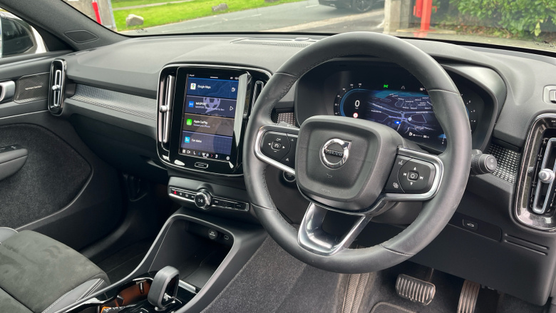 Volvo XC40 2.0 B4P Ultimate Dark 5dr Auto Petrol Estate